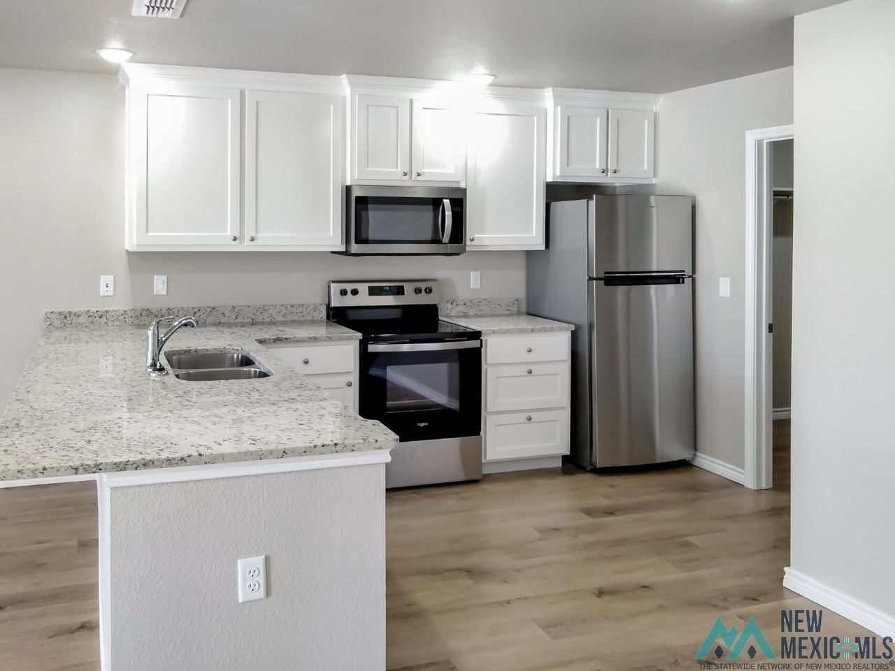 3136 Westminster Dr - Photo 4 of 13