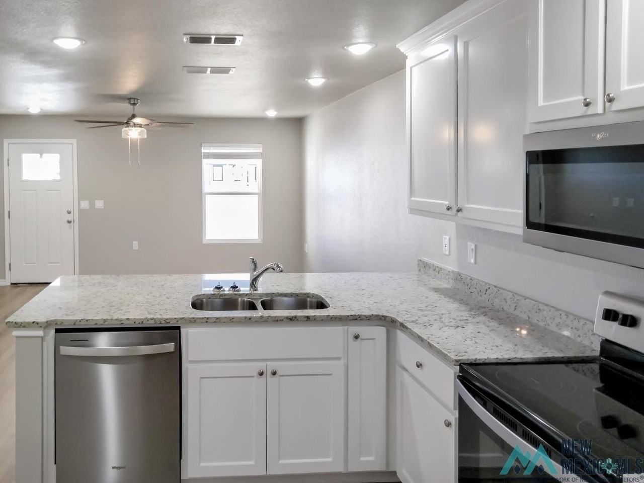 3136 Westminster Dr - Photo 5 of 13