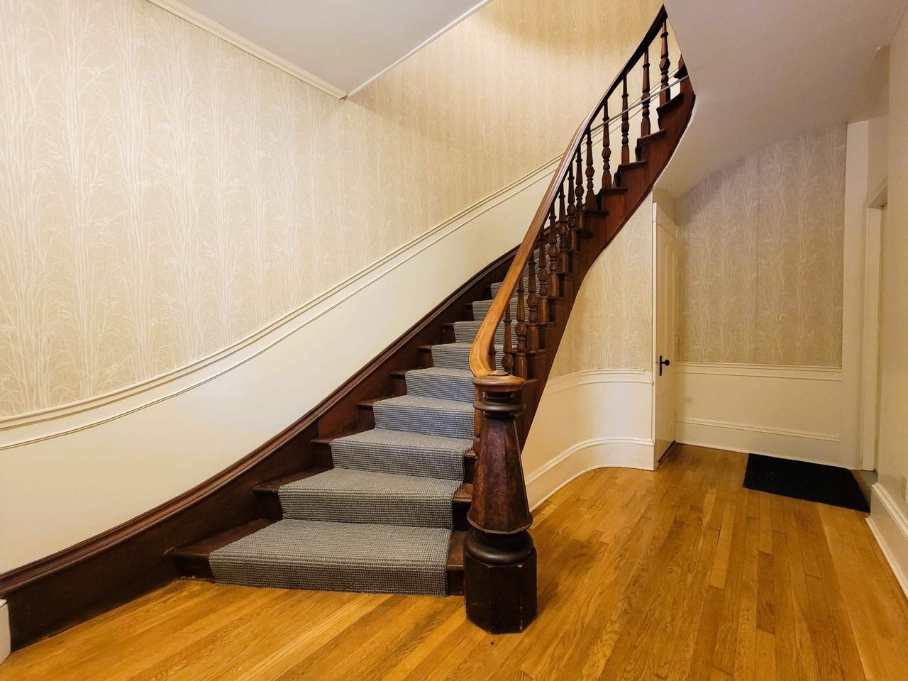 713 Central Ave #3 - Photo 4 of 33