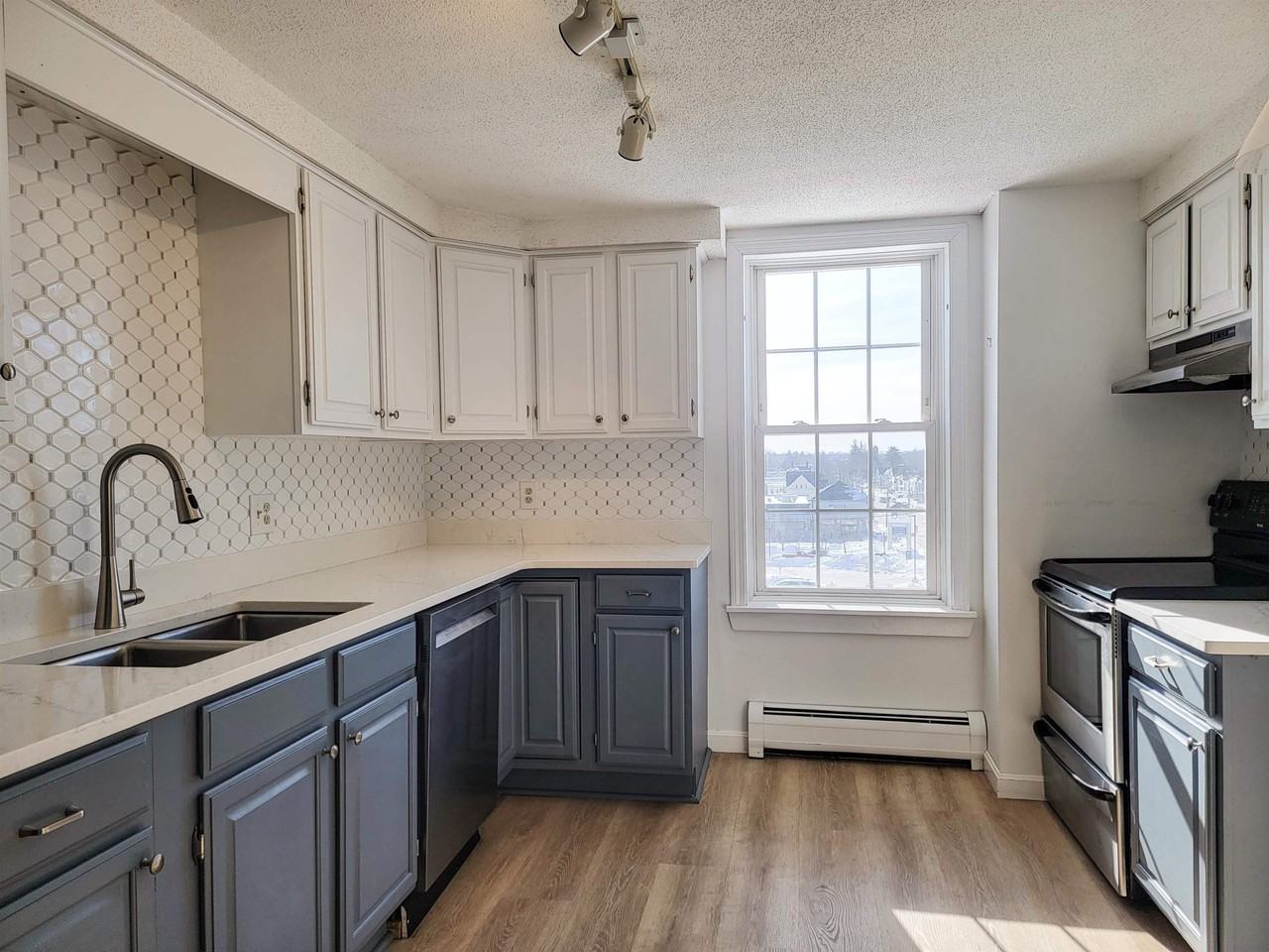 713 Central Ave #3 - Photo 5 of 33