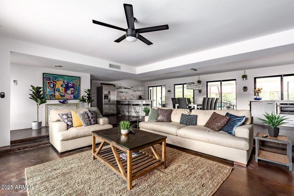 5002 N 38th Pl - Photo 7 of 44