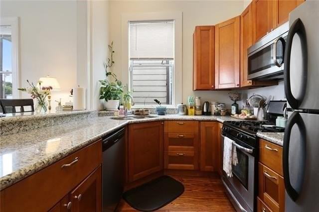 2010 Saint Andrew St - Photo 4 of 11