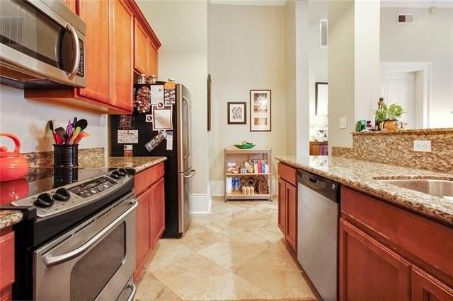 1002 Jackson Ave #D - Photo 7 of 10