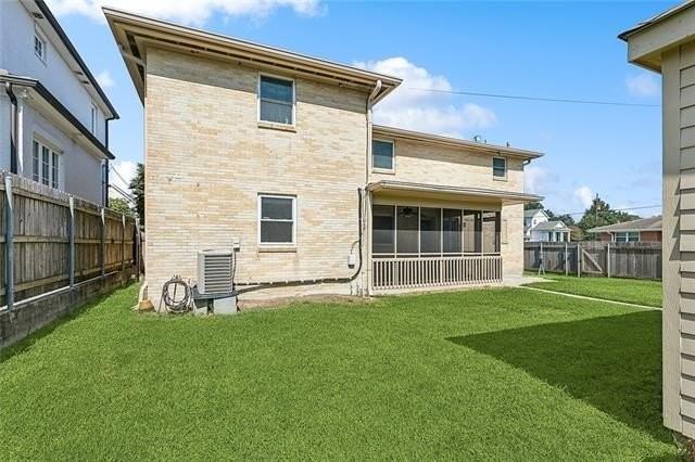 7033 Marshal Foch St - Photo 3 of 27