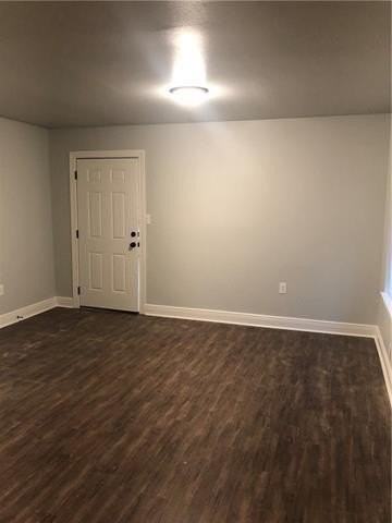 404 S Walnut St - Photo 4 of 8