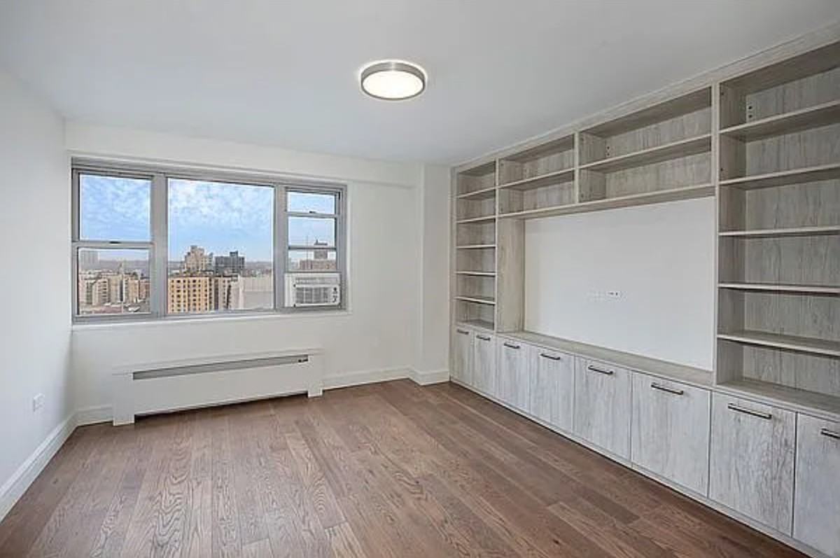 100 W 93Rd St - Photo 4 of 6