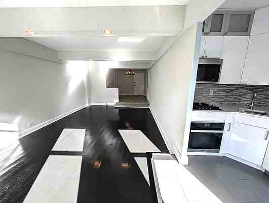 123 E 37Th St - Photo 4 of 7