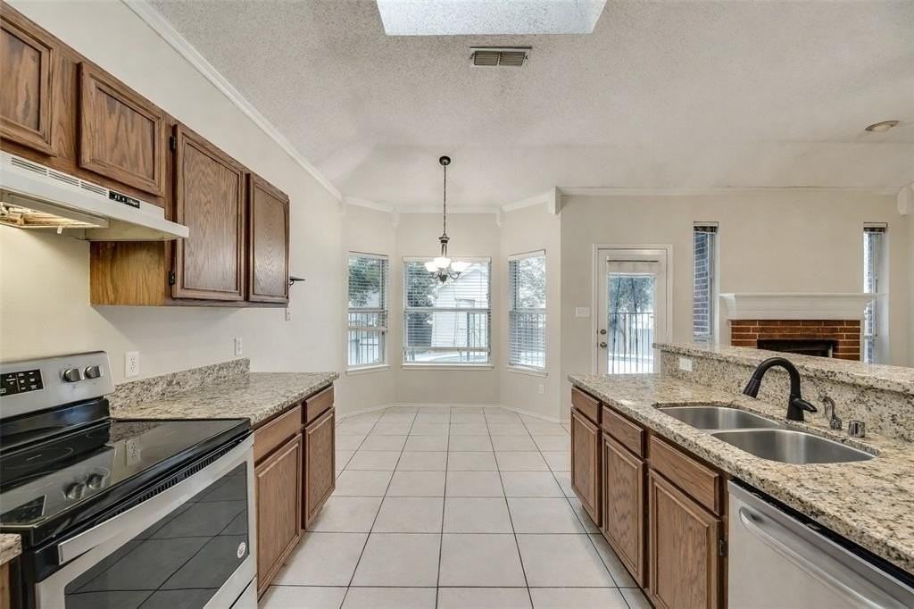8113 Heritage Place Dr - Photo 4 of 13