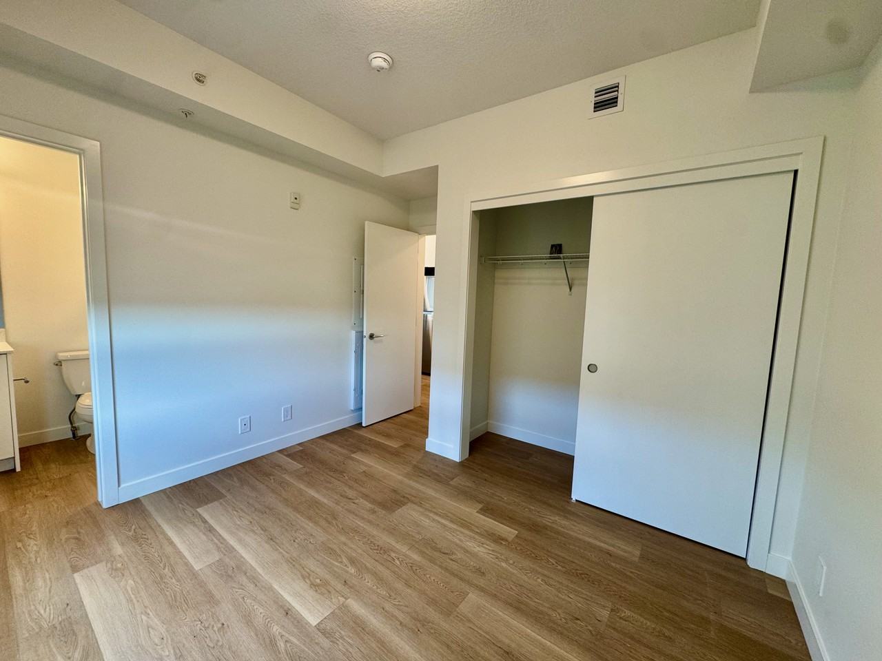 8503 19 Ave Se - Photo 4 of 21