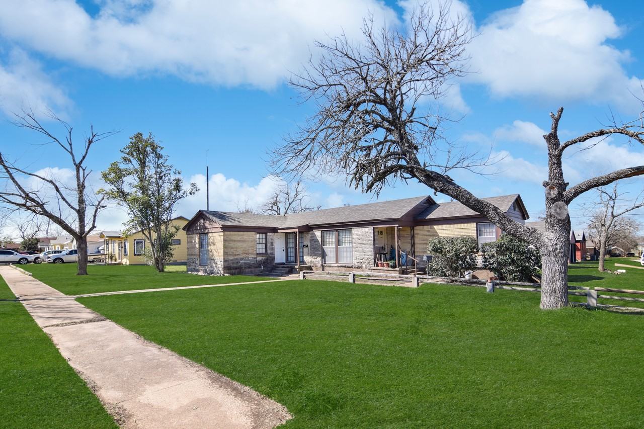 1504 S 7th St - Photo 2 of 15