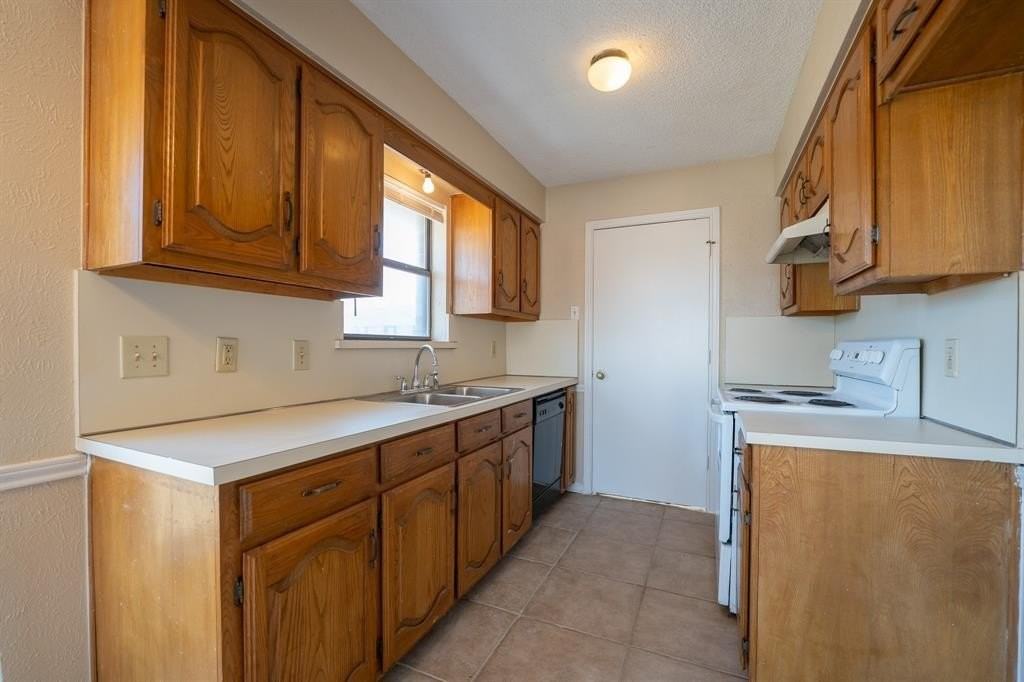 1107 Valley View Dr - Photo 3 of 10