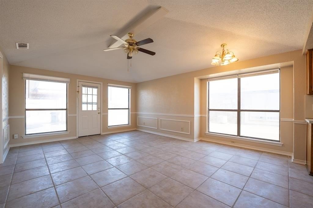 1107 Valley View Dr - Photo 4 of 10