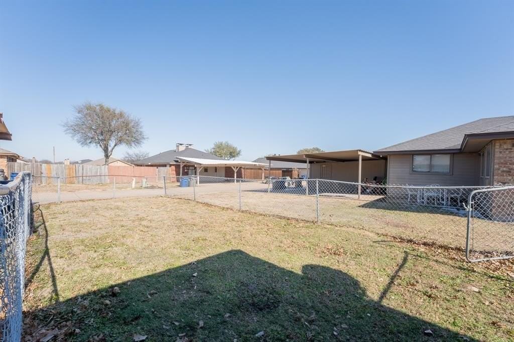 1107 Valley View Dr - Photo 6 of 10