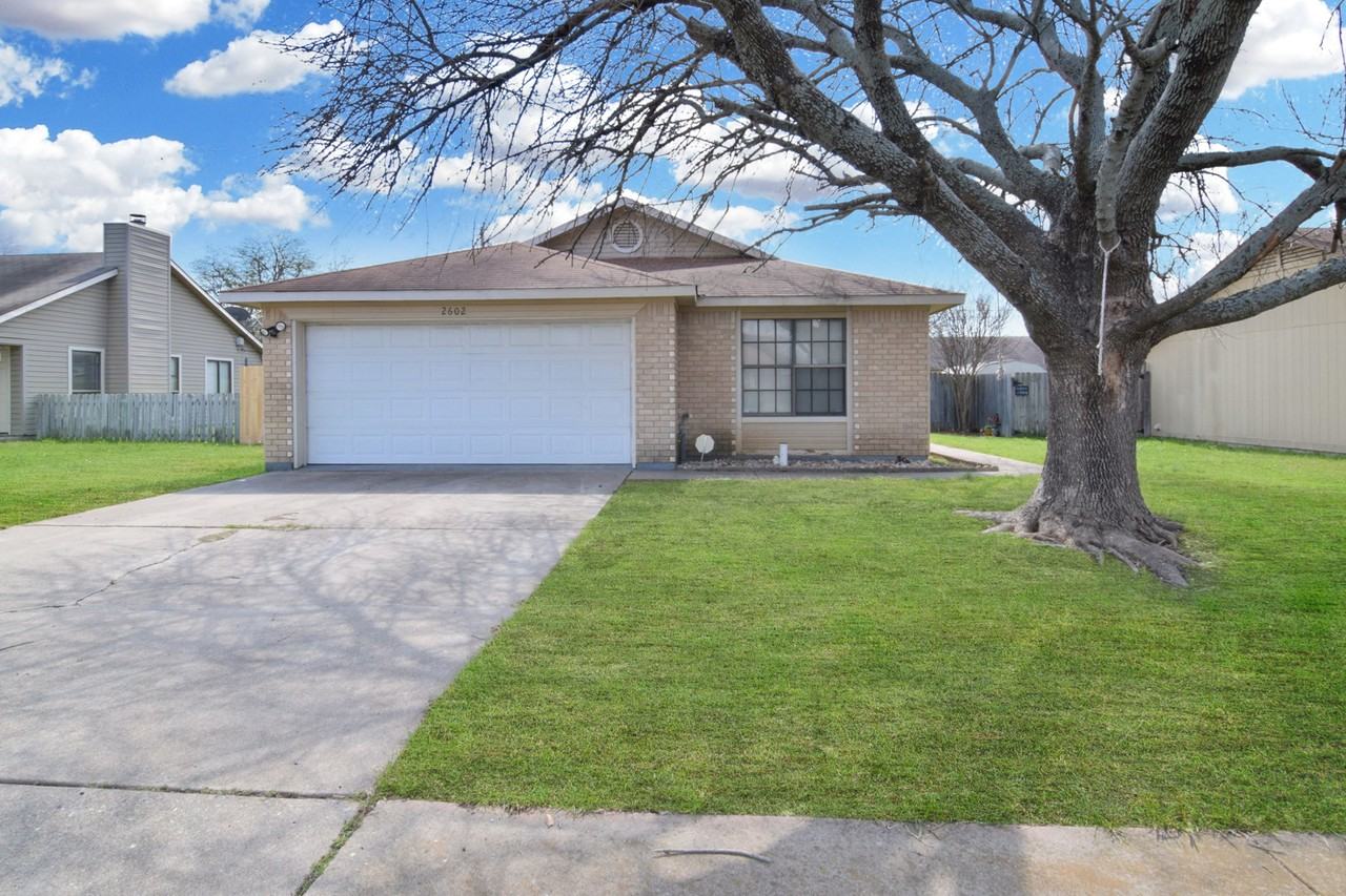 2602 Hemlock Dr - Photo 2 of 17