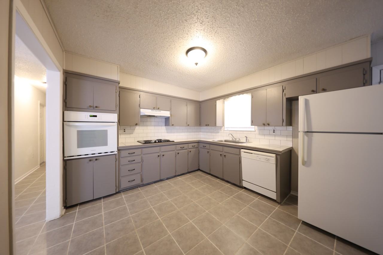 1008 S 31st St - Photo 5 of 16