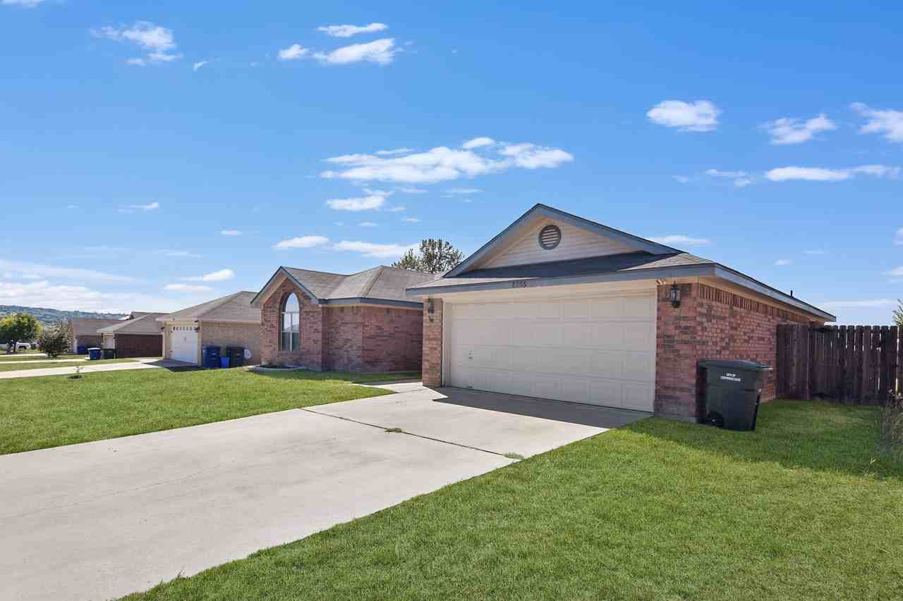 2205 Joseph Dr - Photo 2 of 20