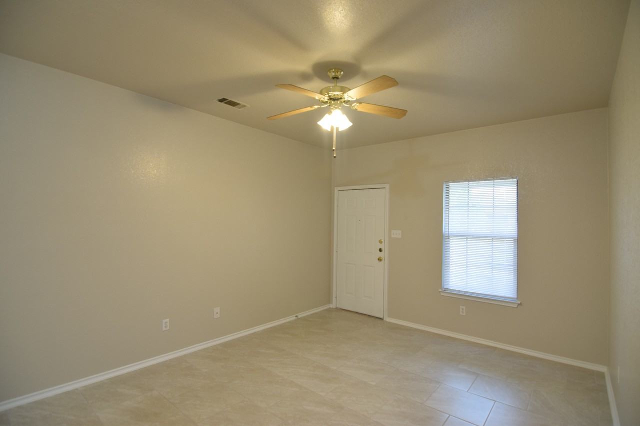 313 Janelle Dr - Photo 7 of 15