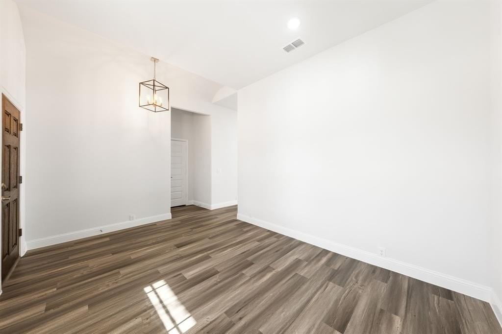 502 W 2nd St - Photo 3 of 25