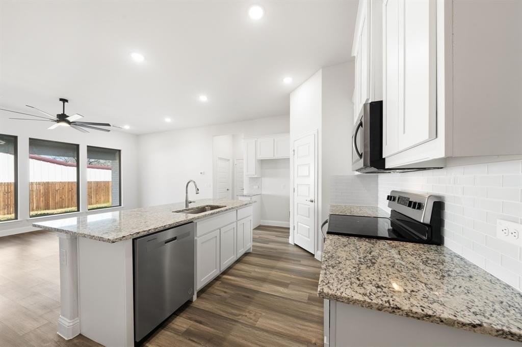 502 W 2nd St - Photo 5 of 25