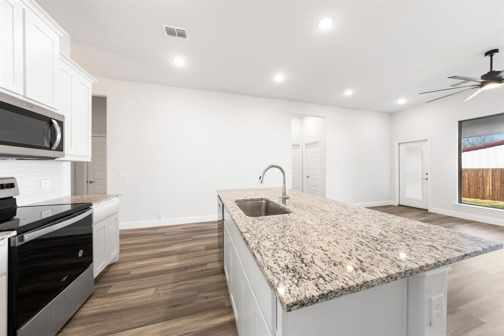 502 W 2nd St - Photo 6 of 25