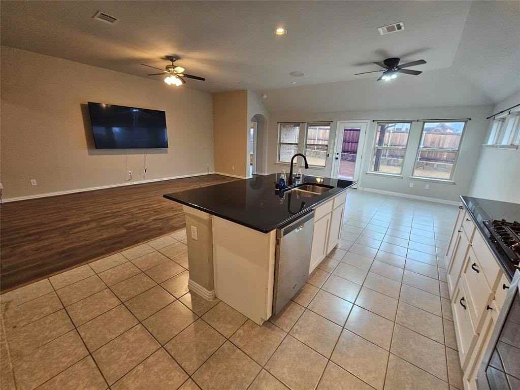 6005 Fremont Dr - Photo 5 of 20