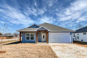 featured image of 200 Oak St