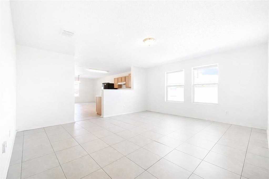 102 Scarlet Vw - Photo 2 of 9