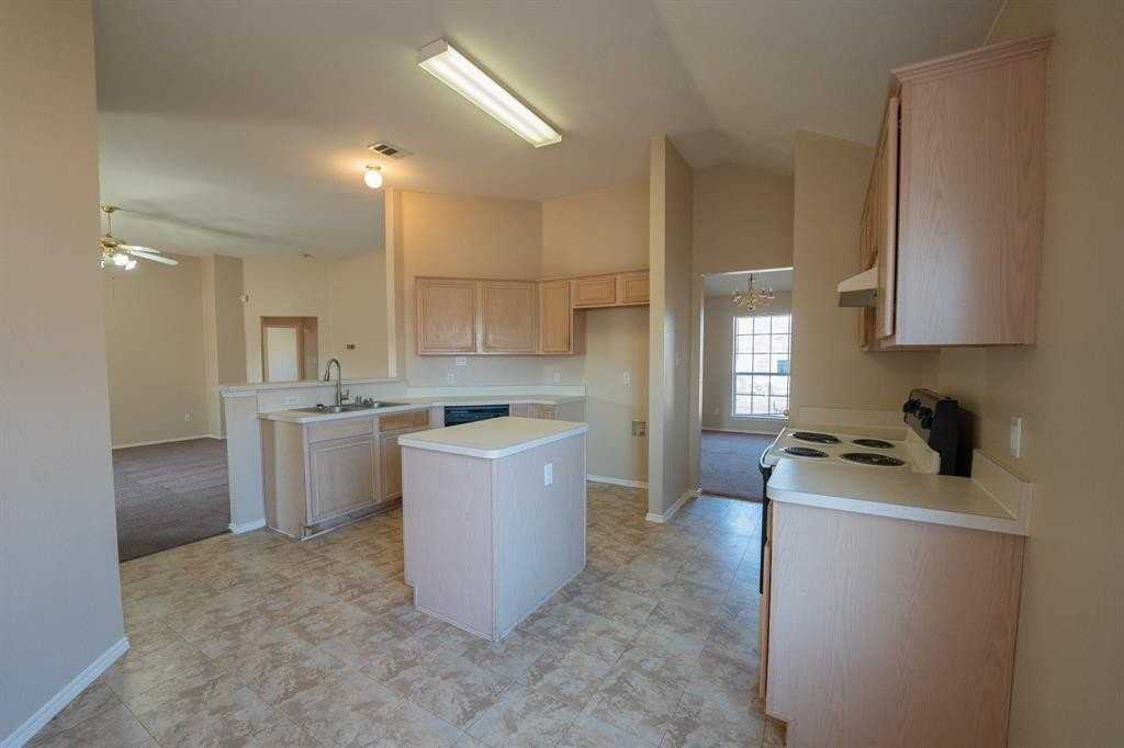 1724 Gentry St - Photo 4 of 12