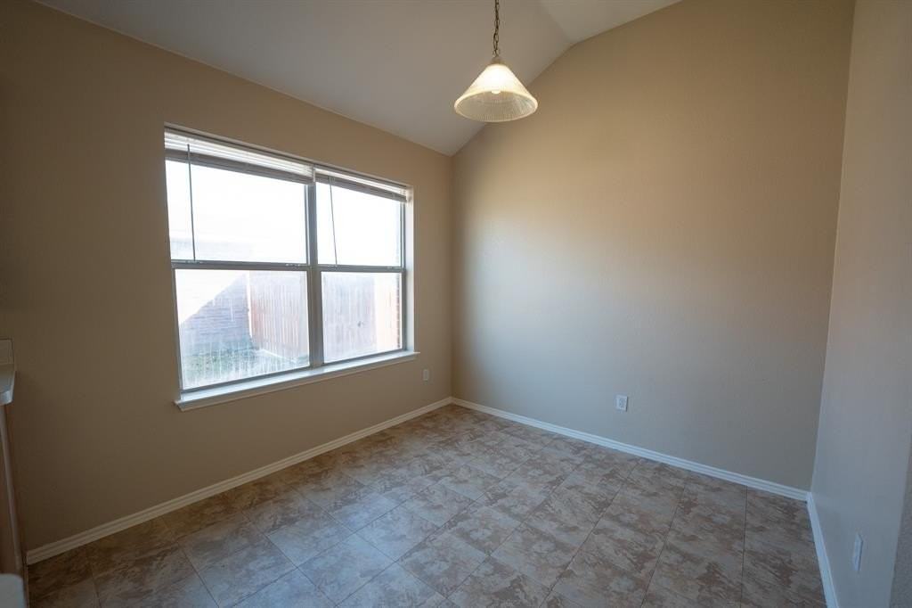 1724 Gentry St - Photo 5 of 12