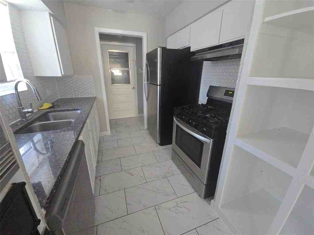 2900 Laramie St - Photo 4 of 18