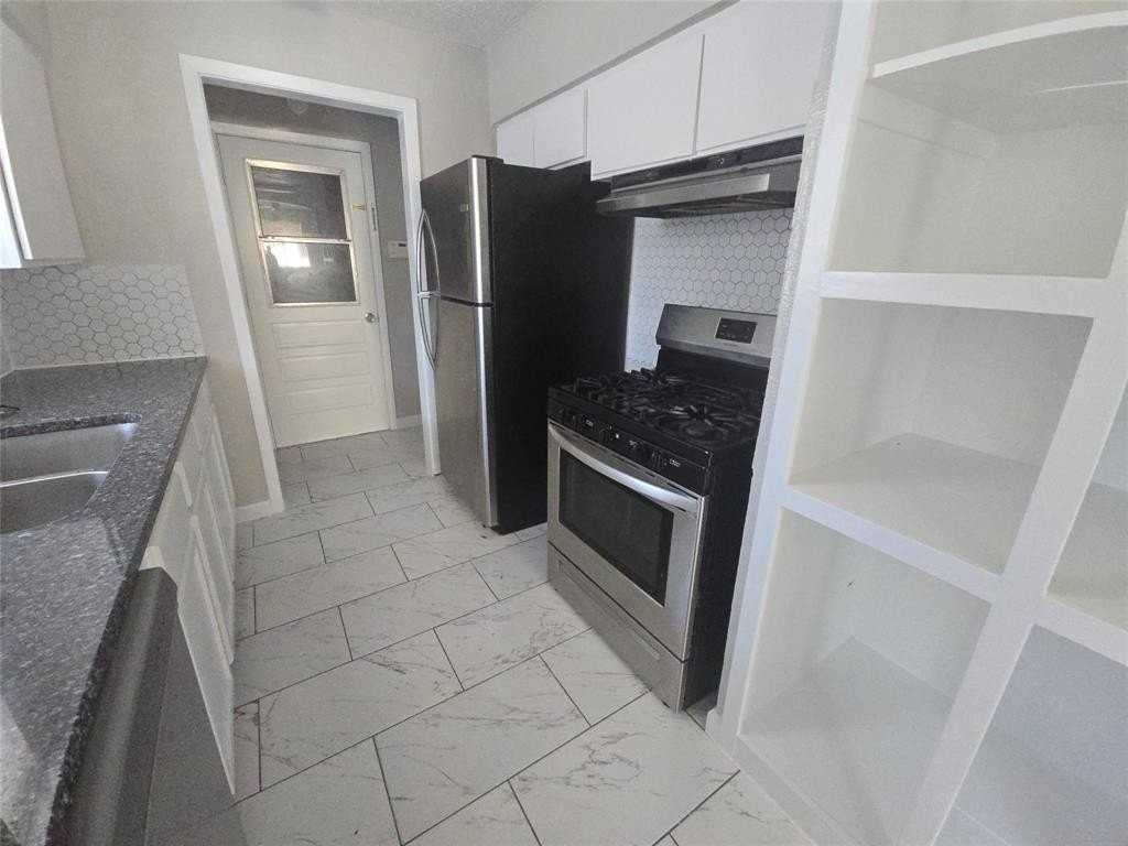 2900 Laramie St - Photo 5 of 18