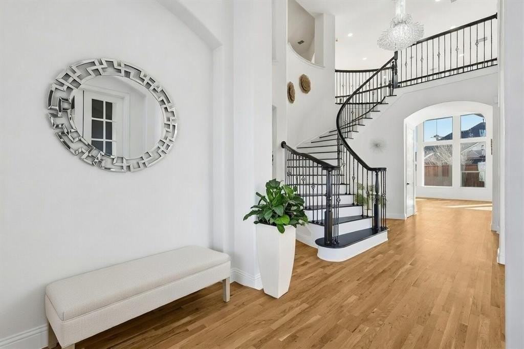 741 Almeda Ln - Photo 3 of 33