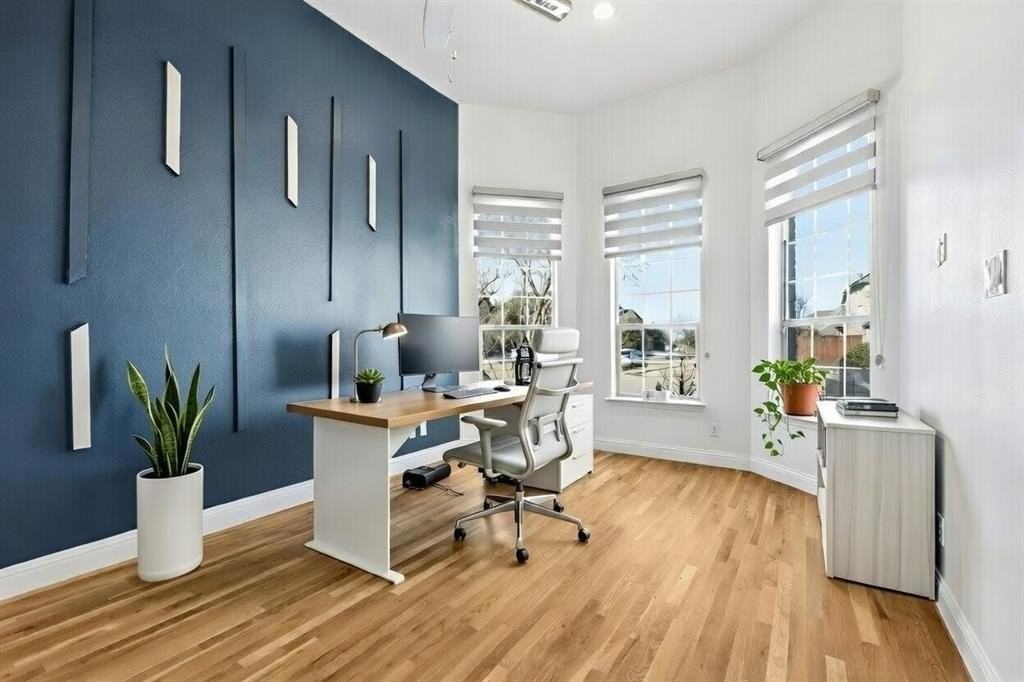 741 Almeda Ln - Photo 4 of 33