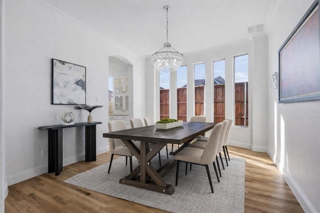 741 Almeda Ln - Photo 5 of 33