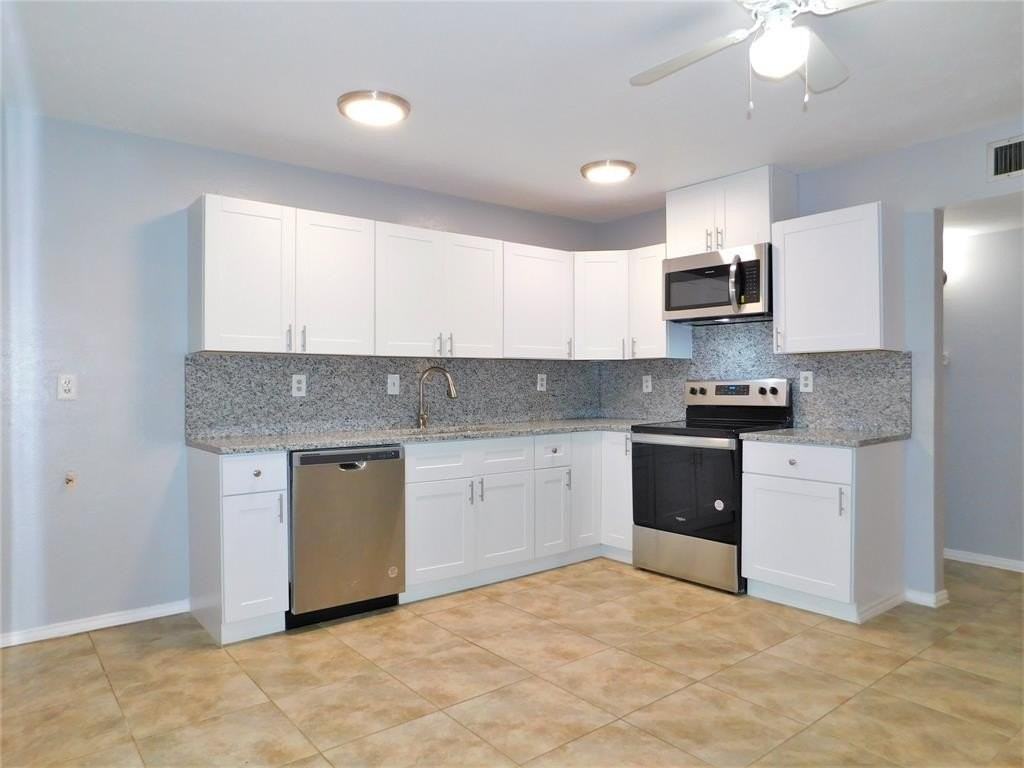 421 Shadowcrest Ln - Photo 7 of 22