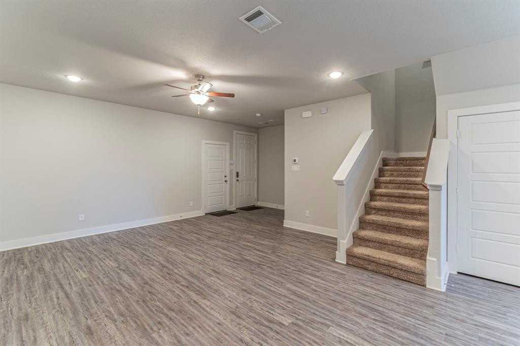 5004 Villas Dr - Photo 3 of 25