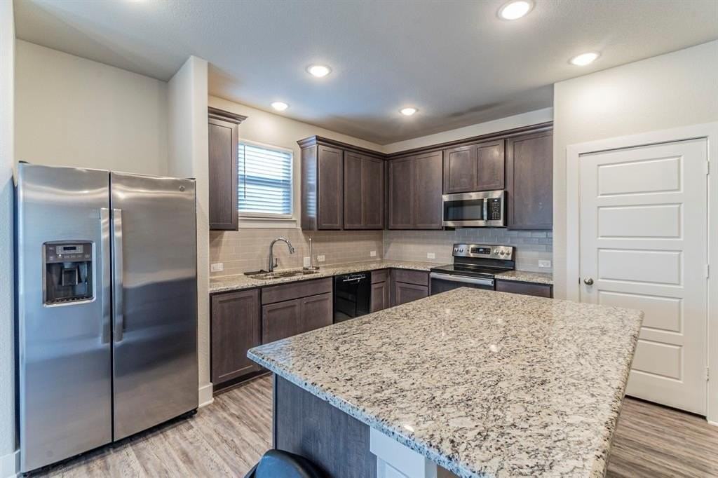 5004 Villas Dr - Photo 6 of 25