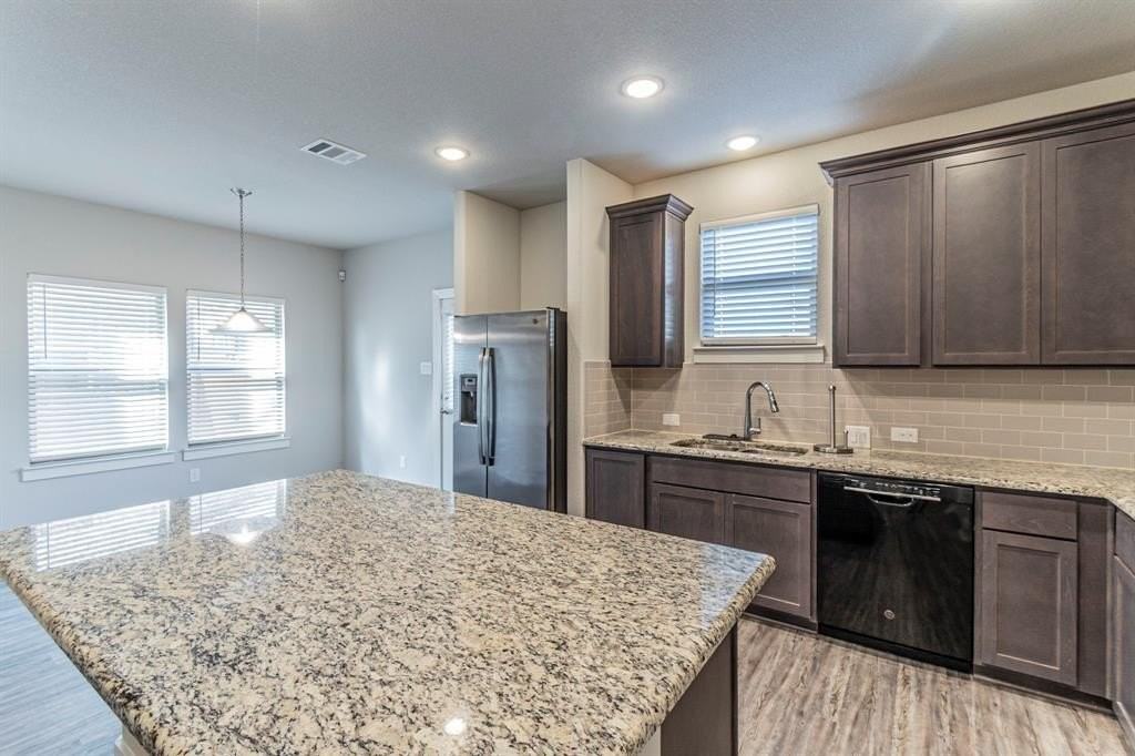 5004 Villas Dr - Photo 7 of 25