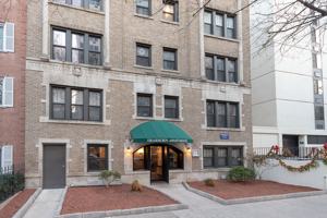 featured image of 1347 N Dearborn St #207