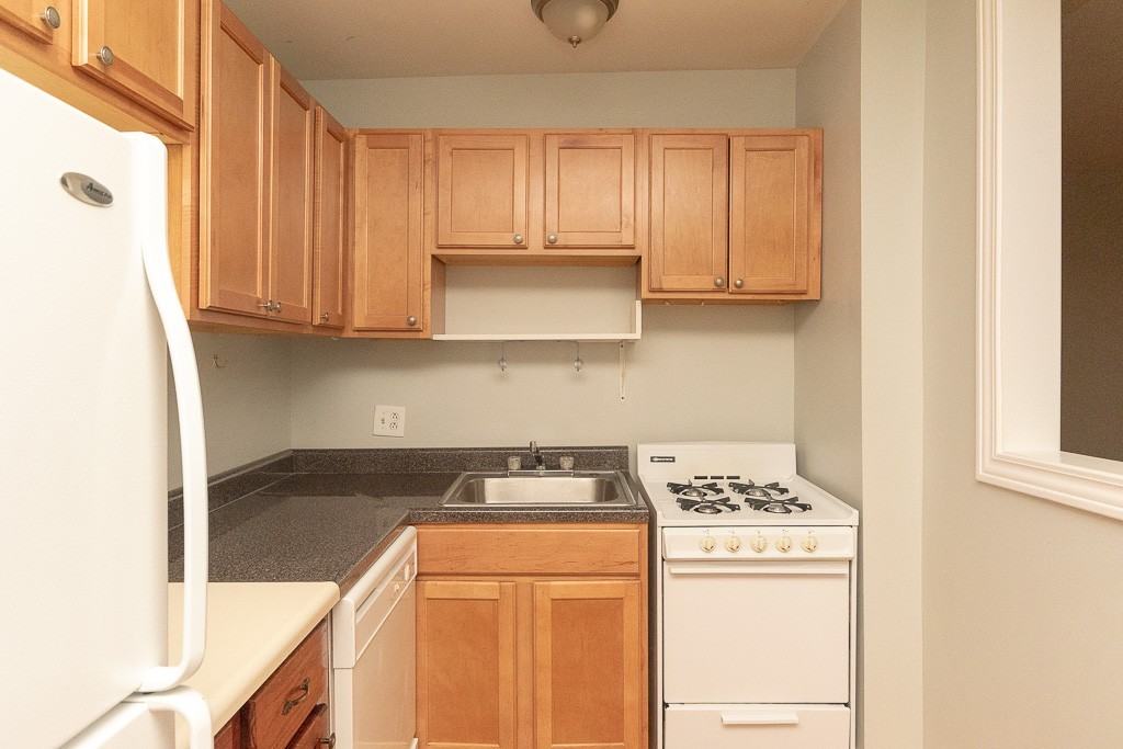 1347 N Dearborn St #207 - Photo 3 of 19