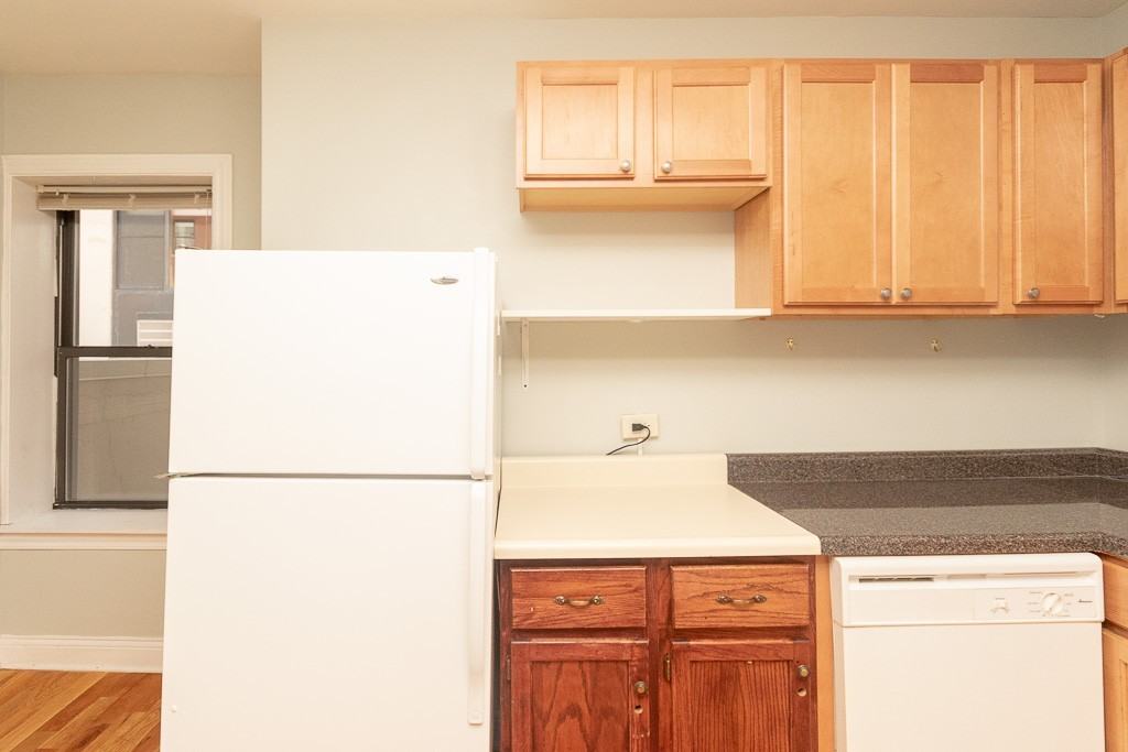 1347 N Dearborn St #207 - Photo 4 of 19