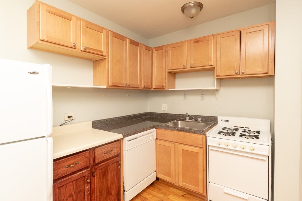 1347 N Dearborn St #207 - Photo 6 of 19