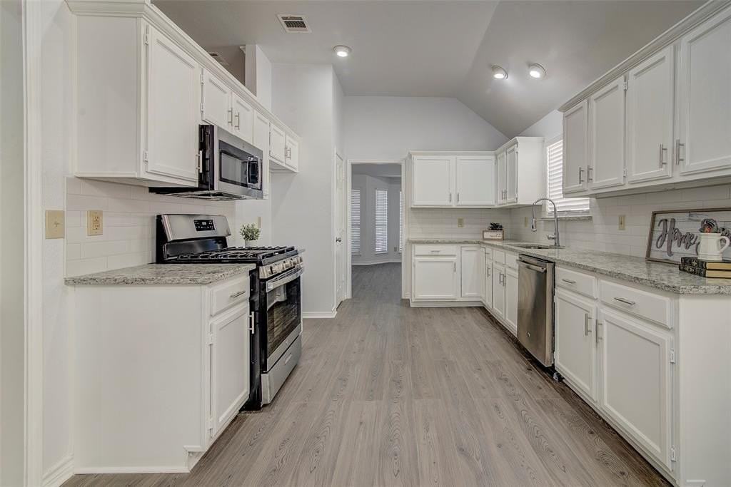 815 Fairlawn St - Photo 7 of 22