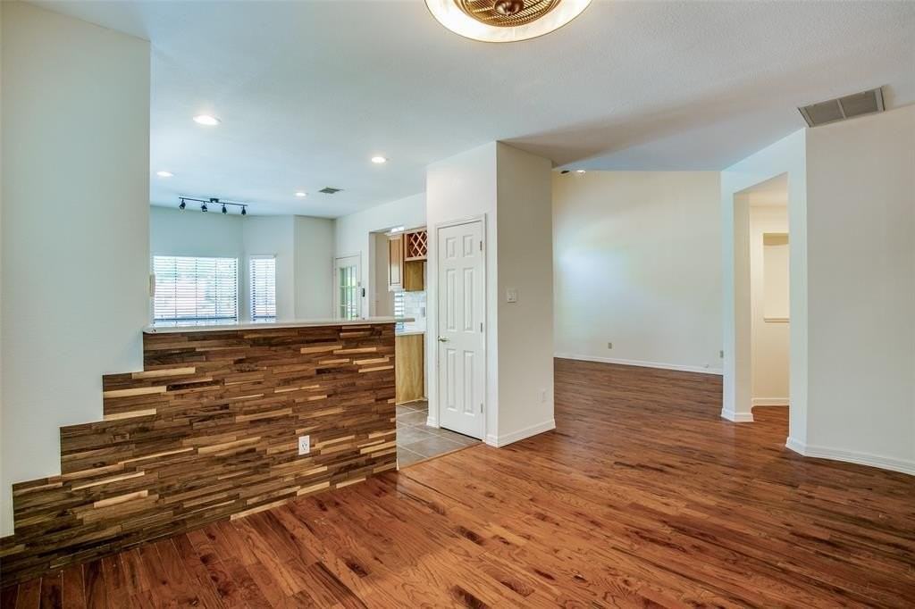 824 Woodlake Dr - Photo 6 of 25