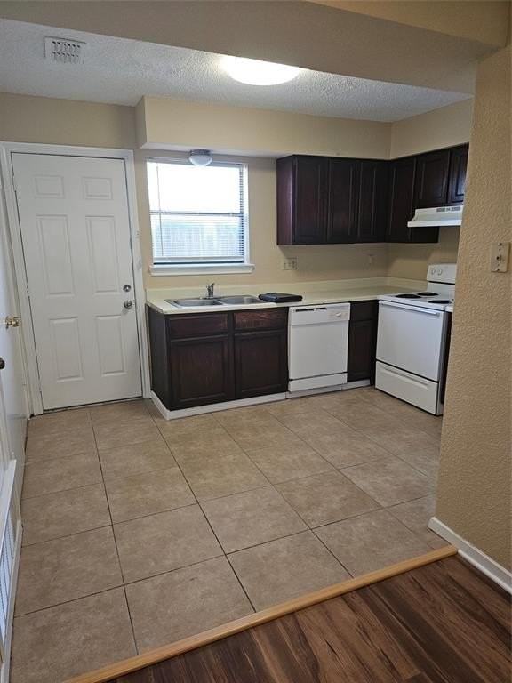 2822 Wimbledon Ct #B - Photo 2 of 10