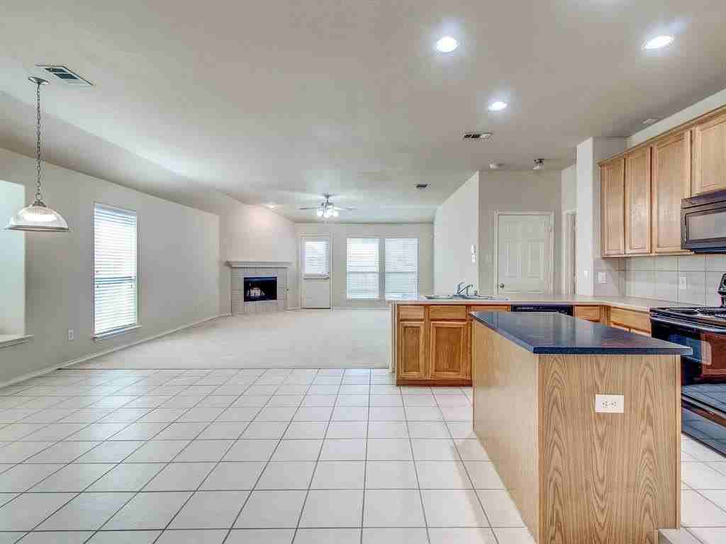 13575 Valley Mills Dr - Photo 4 of 23