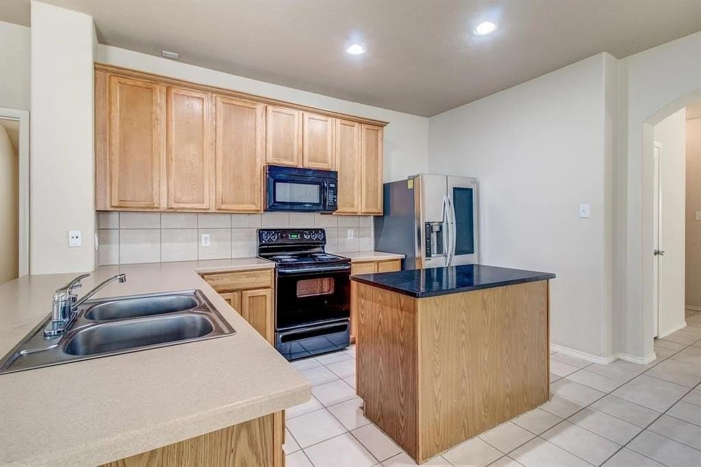 13575 Valley Mills Dr - Photo 6 of 23