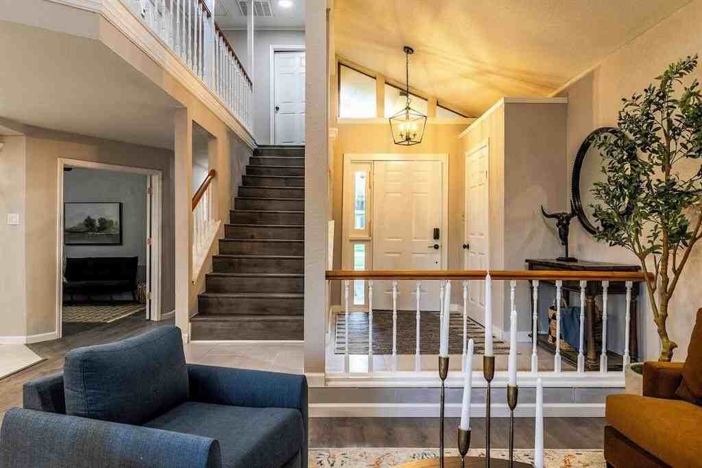 911 Rockwall St - Photo 3 of 22