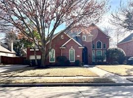 featured image of 615 Fallbrook Dr