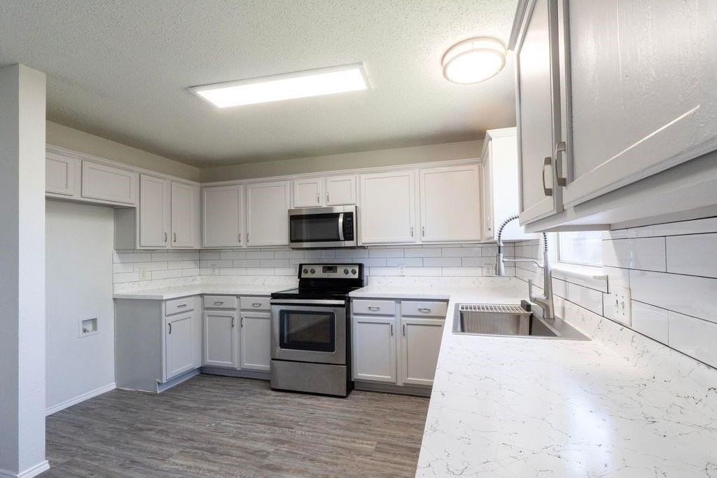 701 Austin Ln - Photo 2 of 26